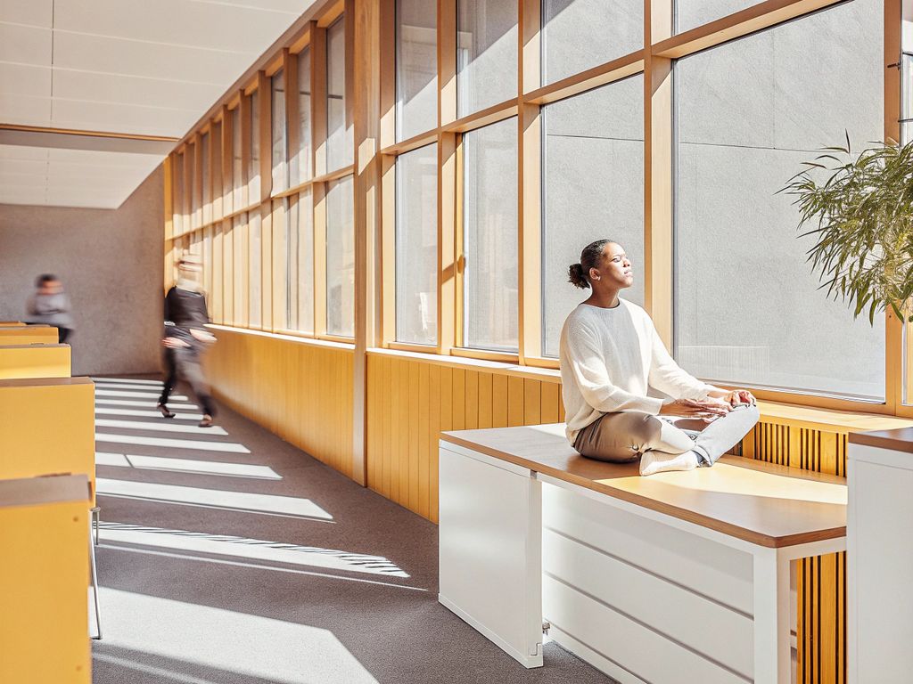 focused leader exuding calm in a fast-paced office