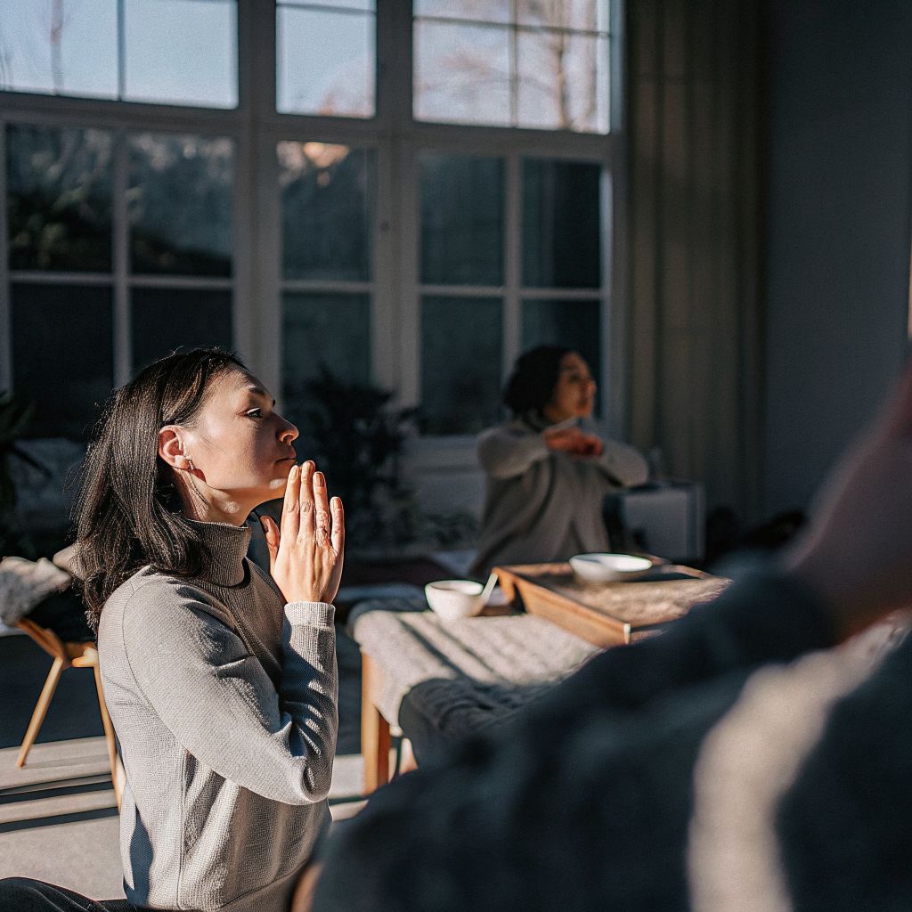 Conscious leadership: a leader reflecting before a meeting to choose presence